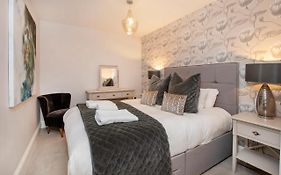 8 Blue Bridge- Elegant And Luxurious 1 Bedroom Apt- Free Parking